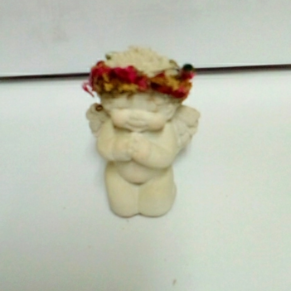 Dreamsicles cherub praying
